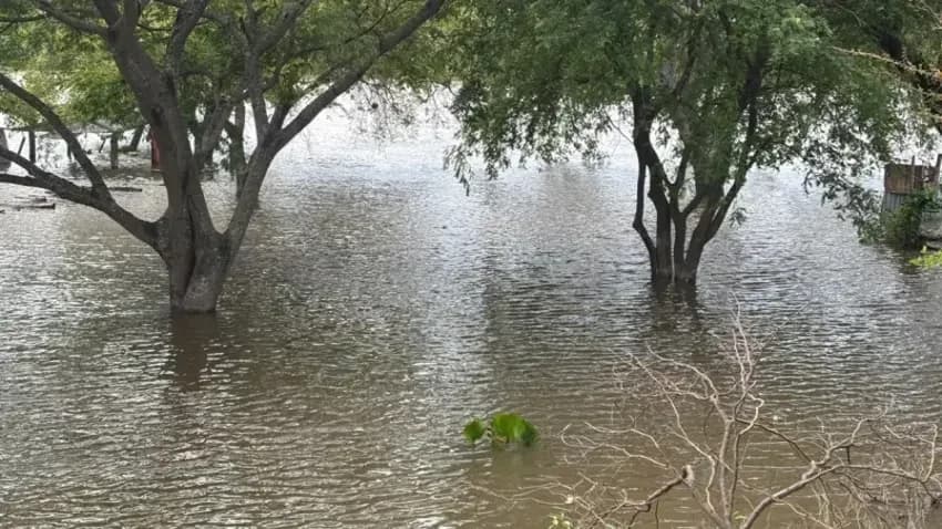 Chaco: aumentaron los evacuados en Barranqueras por la crecida del Paraná