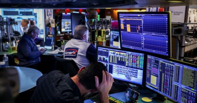 Tensión financiera: el riesgo país vuelve a trepar y supera los 700 puntos