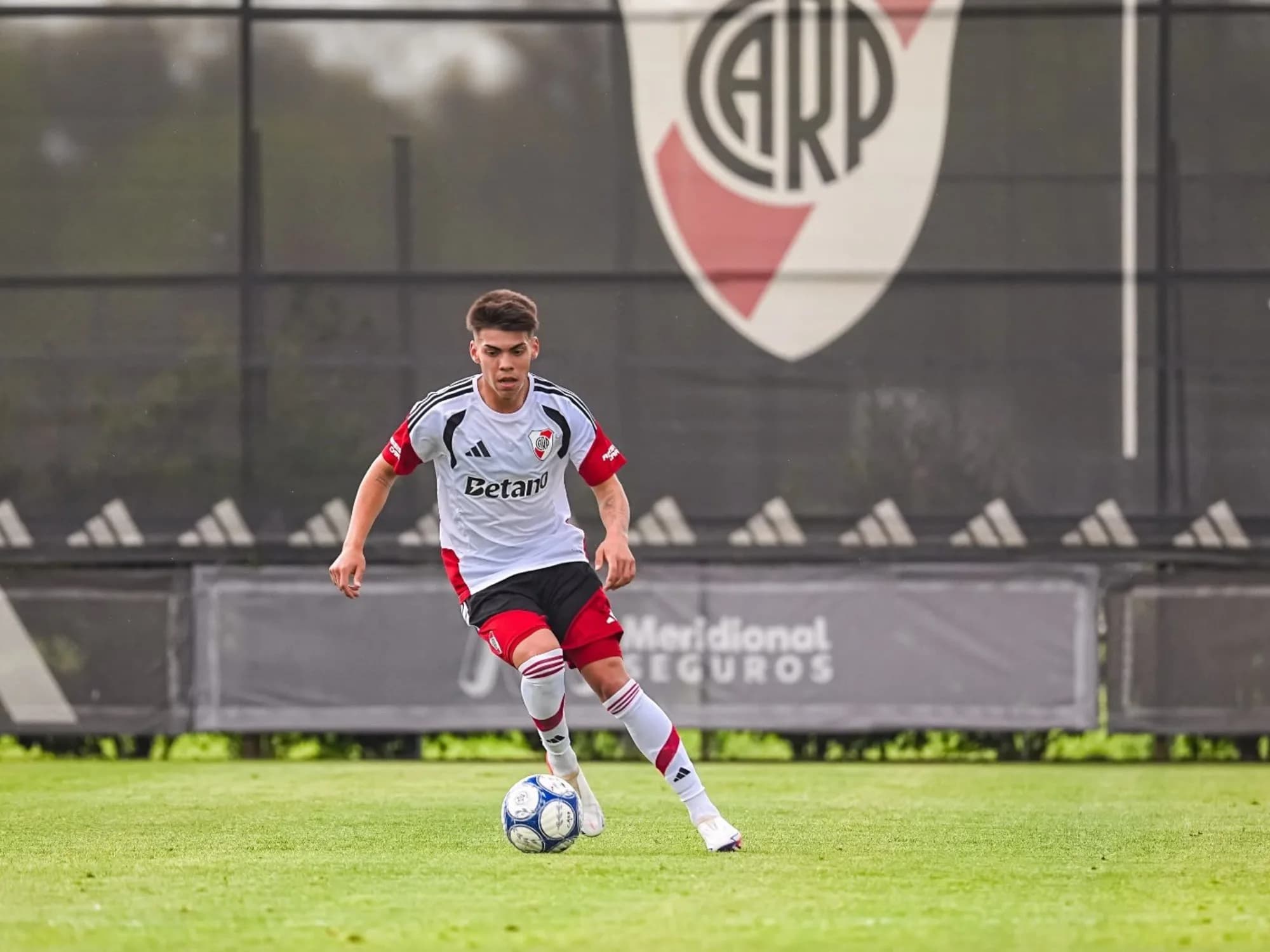 El pibe de River que pide pista antes del clásico contra Racing y la decisión que deberá tomar Ponzio