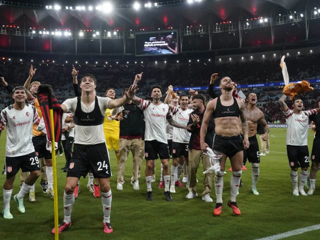 El hit de Estudiantes finalista: "La Copa que perdieron los bosteros y las gallinas..."