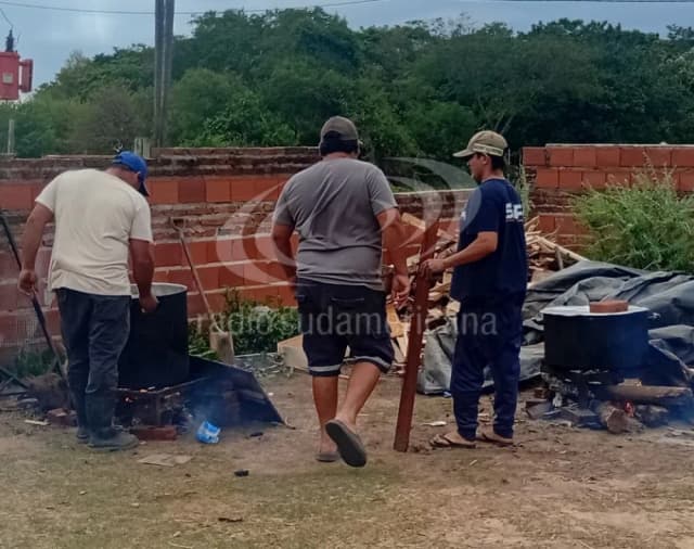La solidaridad crece entre las familias golpeadas por la crecida
