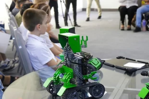 Más de 20 niños y niñas del taller de robótica de la UNNE participarán del Maker-Tech 2026