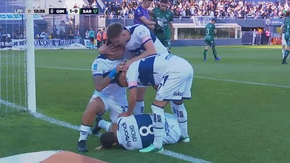 ¡Puso el cuerpo y gritó el primero! Nacho Fernández y un gol insólito ante Sarmiento