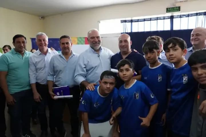El intendente Polich participó de una nueva entrega de anteojos a vecinos de la ciudad