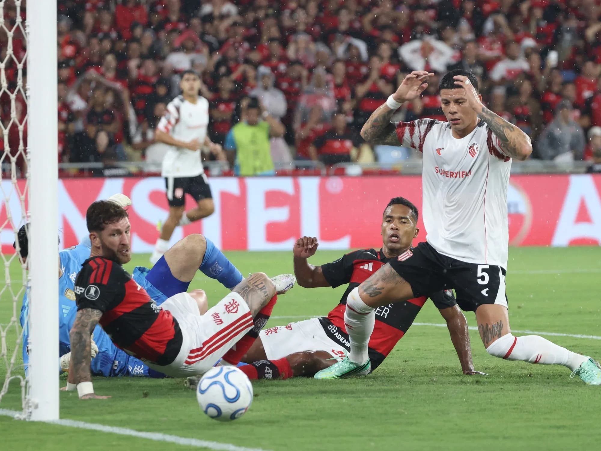 Flamengo pidió los puntos ante Estudiantes por la inclusión de Marcos Rojo