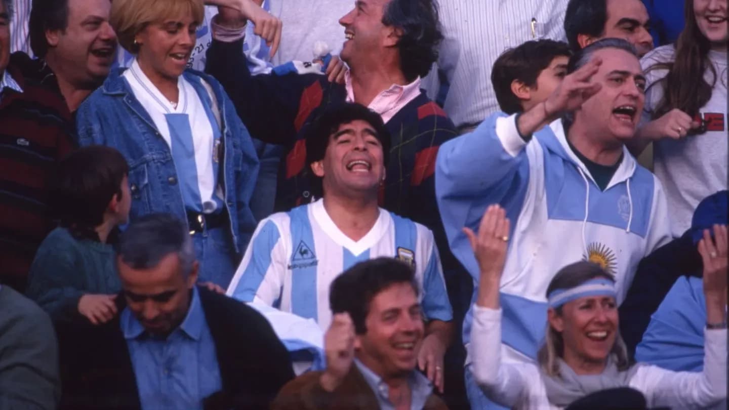 Enzo Pérez, Paredes, Maradona y muchos más: jugadores como hinchas en la popular o el paravalancha - TyC Sports