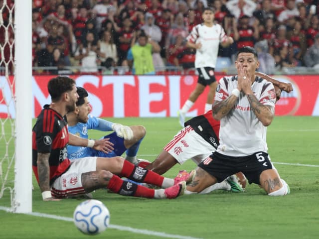 El antecedente que involucra a un ex River en el que se ampara Flamengo para pedir la clasificación ante Estudiantes