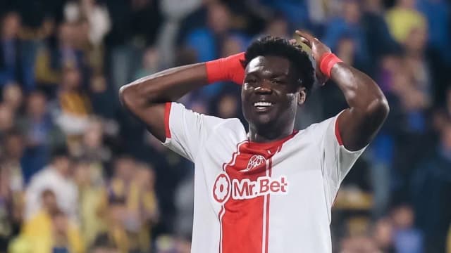 Jordy Caicedo tuvo un gol anulado en la derrota de Huracán ante Central