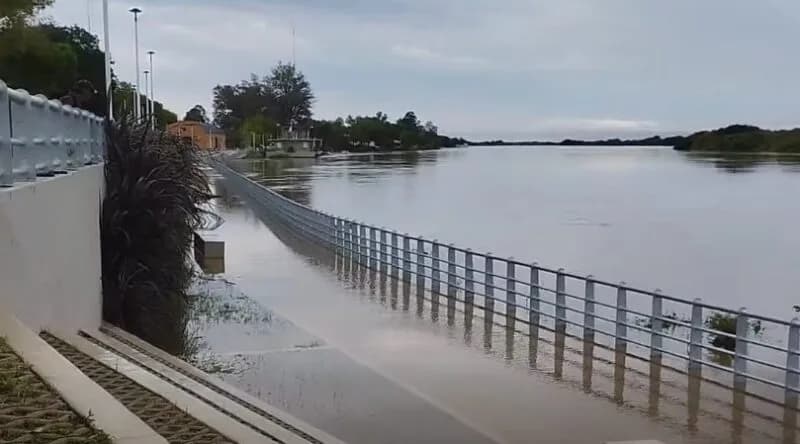 Goya: el riacho roza los 5,70 metros y activan plan de contingencia con 10 centros de evacuados