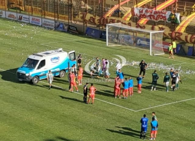 Se suspendió el partido entre Boca Unidos y Gimnasia por una bomba de estruendo