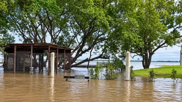 El río Paraná  superó los 7,70 metros en Paso de la Patria