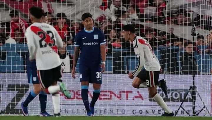 River le ganó 1-0 a Racing en el Monumental con un gol de Lautaro Rivero