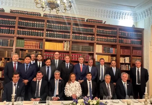 El oficialismo acelera las negociaciones con dialoguistas para cerrar el dictamen del Presupuesto