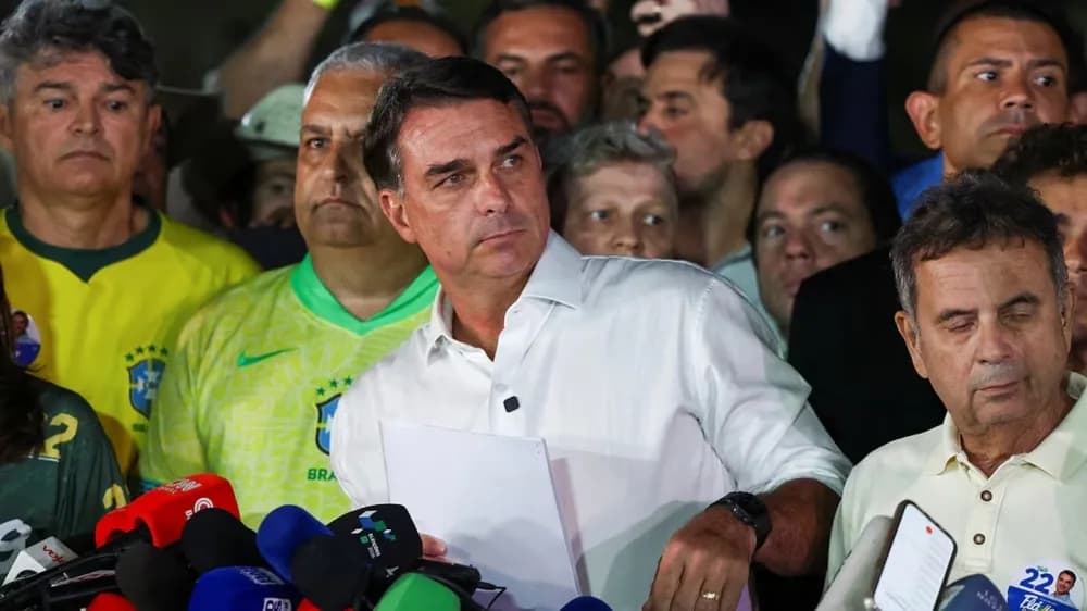 Flávio Bolsonaro dijo que pedirá anular las elecciones en Brasil