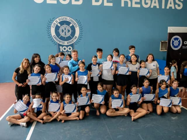 Exitosa muestra anual de gimnasia de trampolín en el Regatas