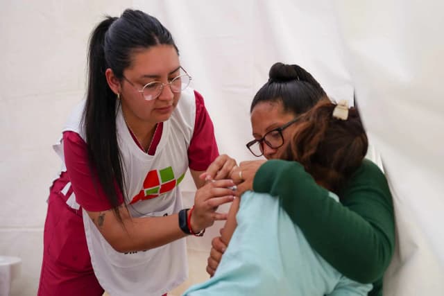 Crecida del río Paraná: el Gobierno de Corrientes asistió a familias del barrio Itatí