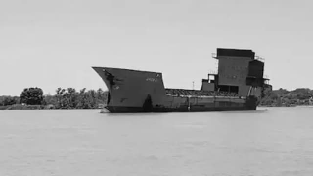 El barco fantasma que volvió a navegar, pero sigue amarrado a la burocracia