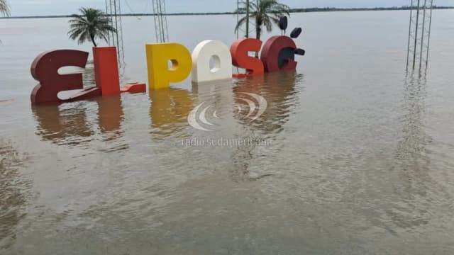Paso de la Patria: desolador panorama en la villa afectada por las inundaciones