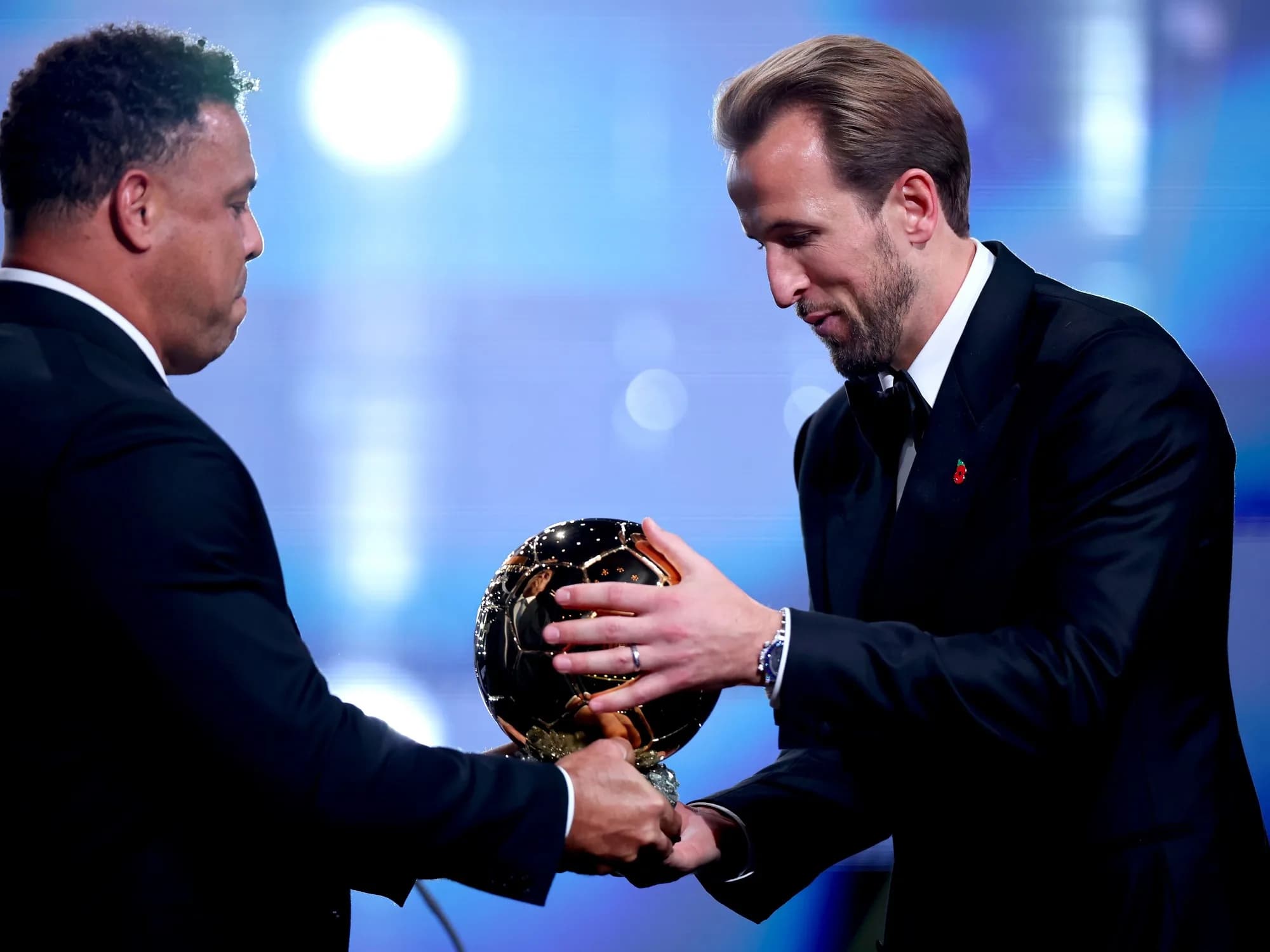 Kane le ganó el Balón de Oro a Mbappé por la menor diferencia de la historia
