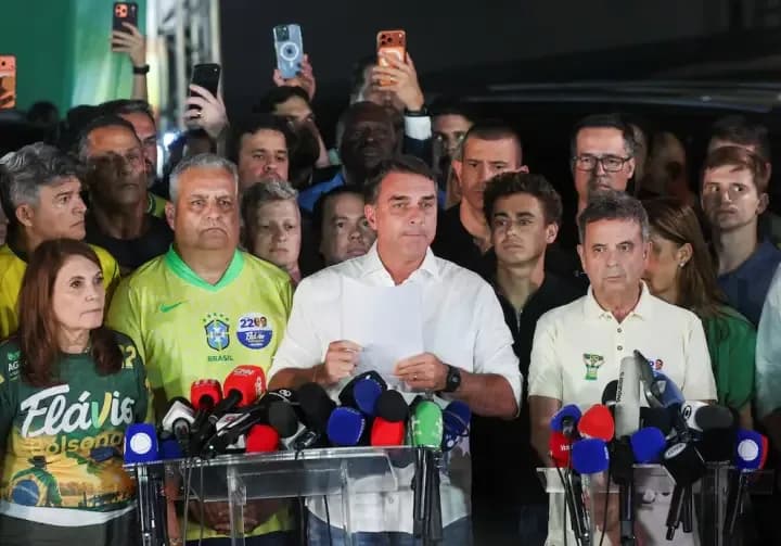 Brasil canceló los pasaportes de Flávio Bolsonaro tras incumplir una orden judicial