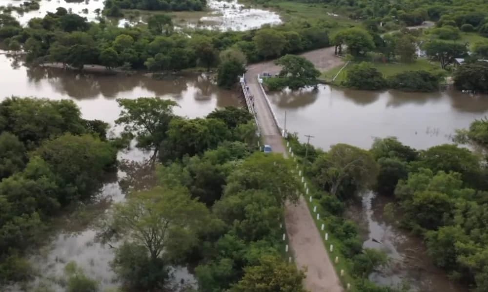 Continúa cerrado el Puente Pexoa por la creciente del Riachuelo
