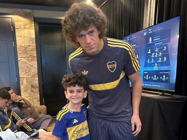 Olé con el chico que inspiró a Herrera en el festejo del gol: "Me corto el pelo como Jagger"