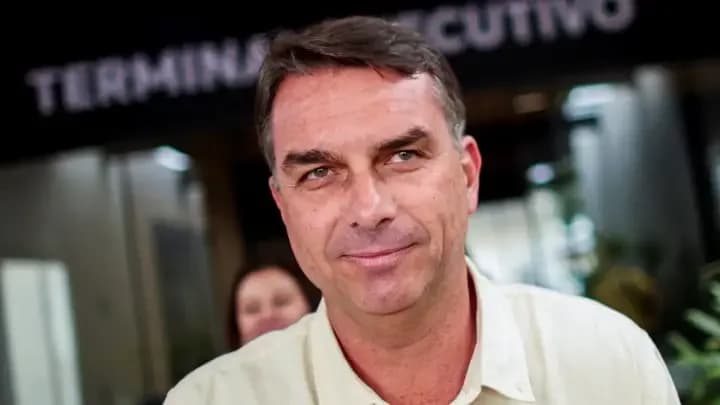 Medios brasileños afirman que Flávio Bolsonaro está rumbo a Estados Unidos