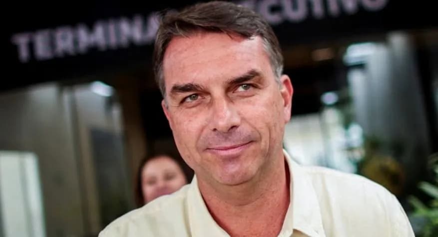 Flávio Bolsonaro le pidió asilo político a Trump y ya está en vuelo a Estados Unidos