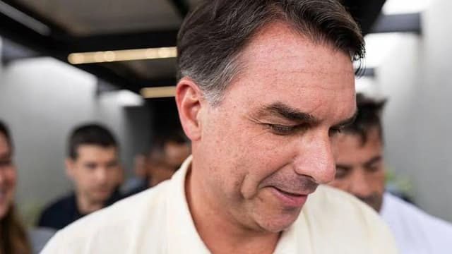 Aseguran que Flávio Bolsonaro llegó a EEUU "sano y salvo" después de huir de Brasil