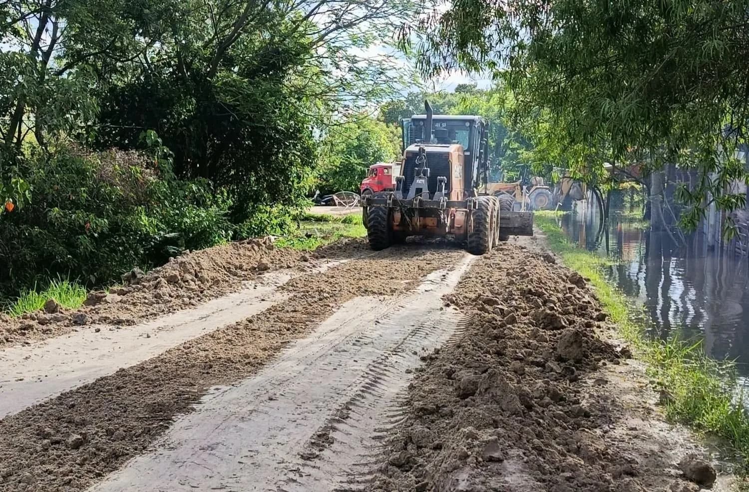 Una ciudad correntina levanta barreras de contención por el avance del Paraná