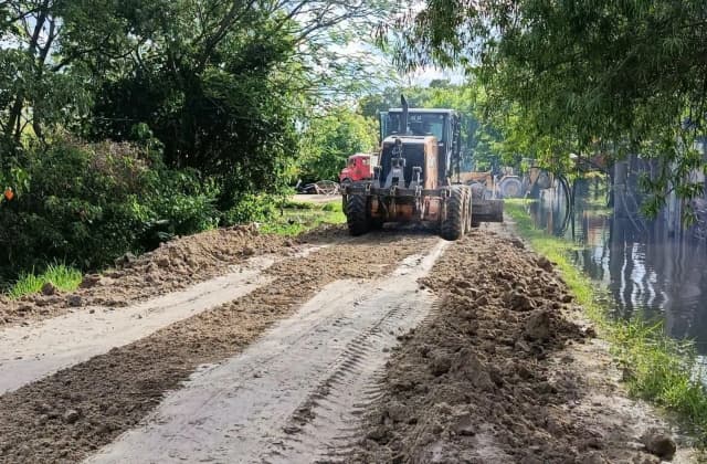 Una ciudad correntina levanta barreras de contención por el avance del Paraná