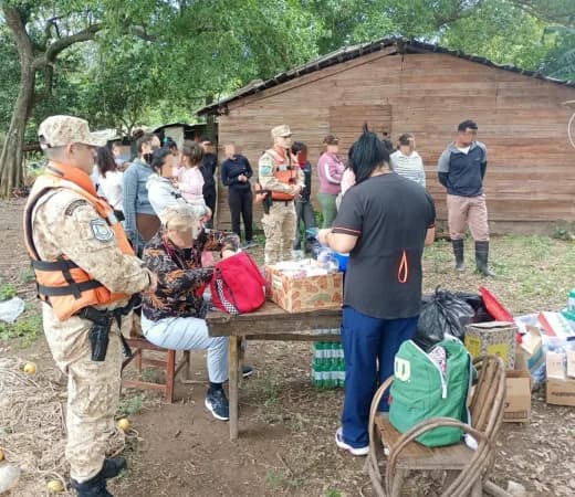 Chaco: Prefectura asistió a pobladores de la Isla Soto