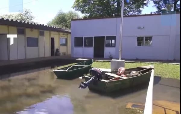 Apipé Chico: relatos de docentes sobre el desafío de volver a las aulas en medio de la crecida
