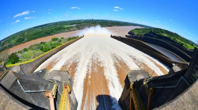 El nivel del Paraná crecerá 2,5 metros tras la apertura de las compuertas de Itaipú