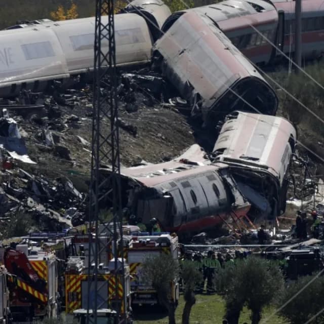 Una falla informática y un posible error humano: las hipótesis del choque de trenes