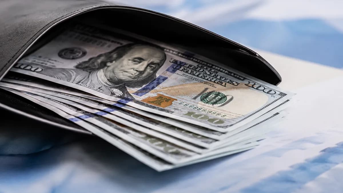 El dólar blue registró la mayor baja diaria en tres semanas tras tocar su récord nominal