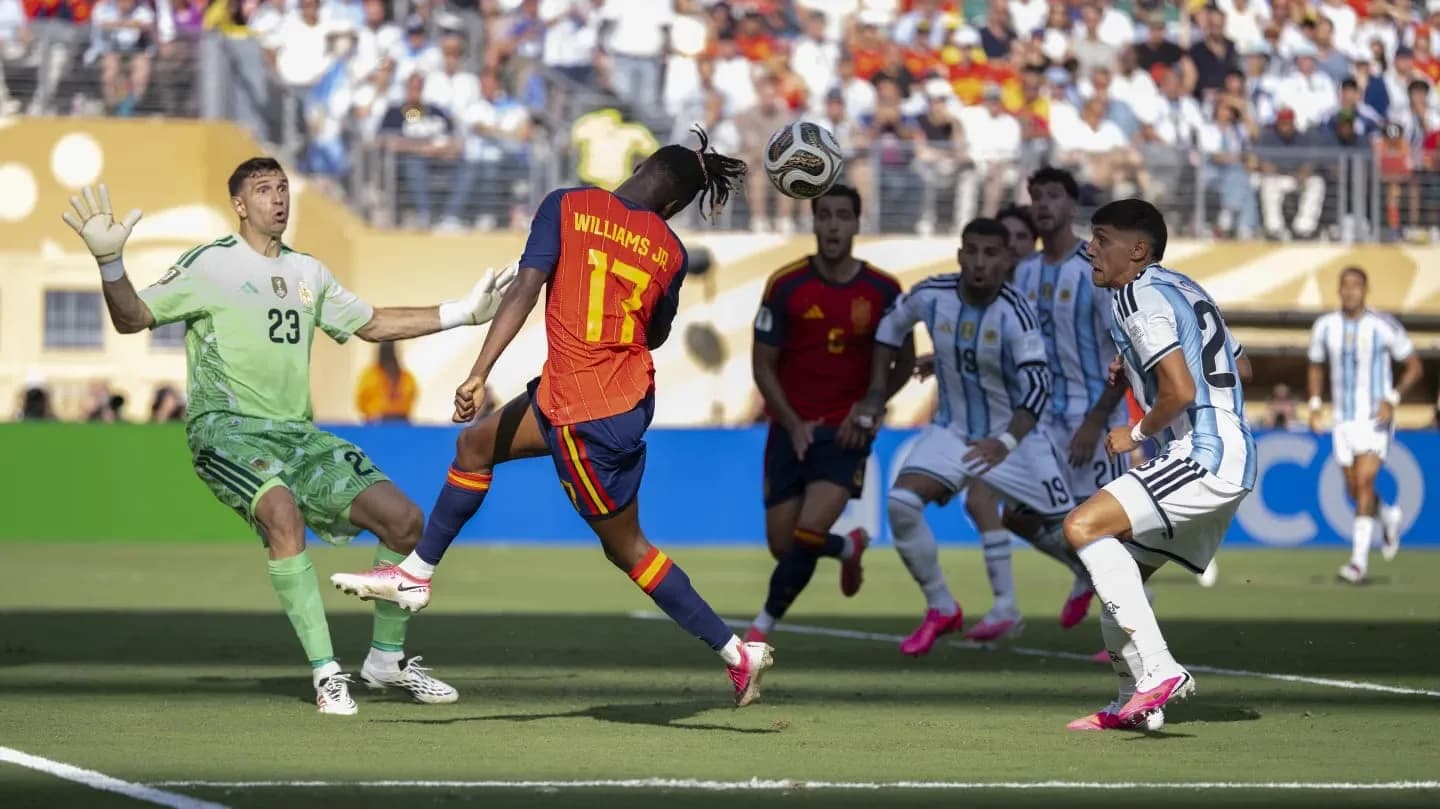 La dolorosa revelación de Nico Williams sobre el empujón de Molina en el gol de Ferran Torres - TyC Sports