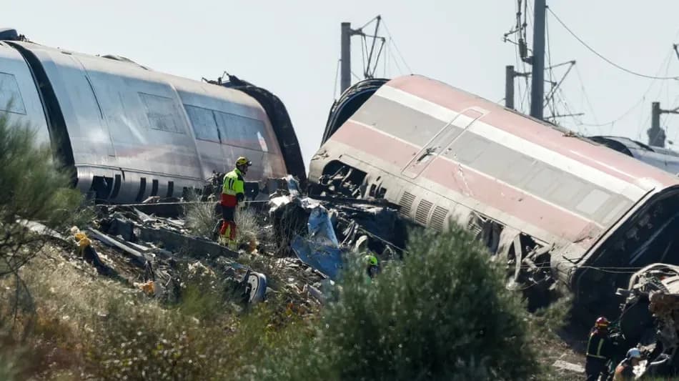 “Reanude la marcha”: los audios del centro de control antes del choque de trenes en España