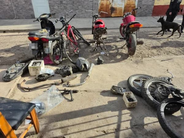 La Policía de Corrientes desarticuló depósito ilegal de motopartes