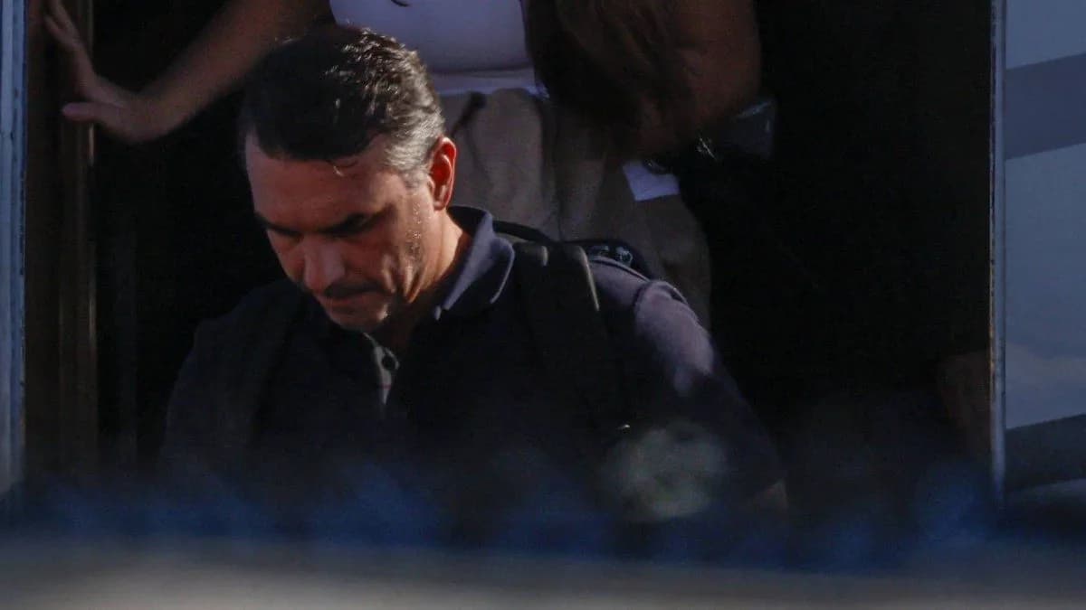 Fuga de Flávio Bolsonaro: la Justicia pidió informes a Migraciones por el ingreso y la salida del pais del senador brasileño