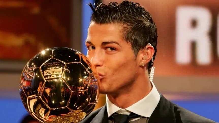 El gran gesto de Cristiano Ronaldo con sus fanáticos tras ganar el BOAT - TyC Sports
