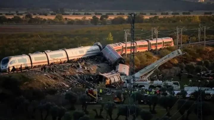 Choque de trenes en España: revelan que iban a casi 200 km/h