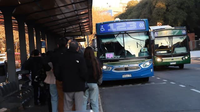 El Gobierno aumentará los subsidios a los colectivos para evitar subas del boleto