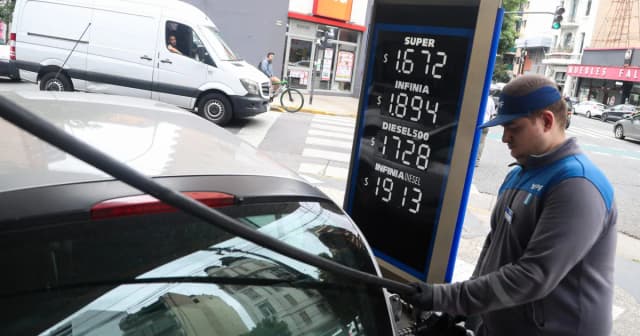 El Gobierno volvió a postergar la suba de impuestos a los combustibles: qué pasará con la nafta y el gasoil