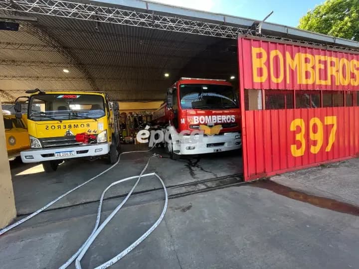Bomberos Voluntarios reciben donaciones para asistir a familias afectadas por las inundaciones