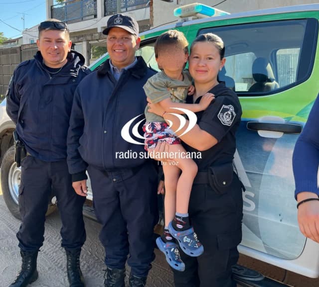 Con maniobras de Heimlich policías le salvaron a un nene de 3 años