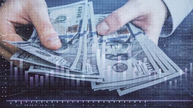 Dólar blue a contramano del mercado: fue el que menos subió en octubre