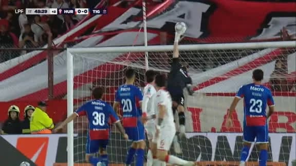 ¡Qué pelota sacó Zenobio! Manotazo salvador para negarle el gol a Pereyra