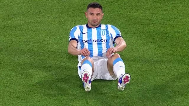 Gol y lesión: Maravilla Martínez convirtió para Racing pero no pudo seguir en cancha