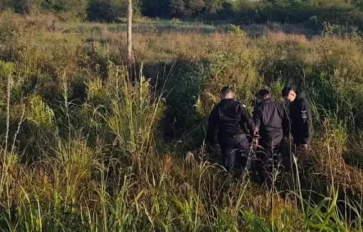 Un grupo de maleantes saqueaba camiones en estación de servicios